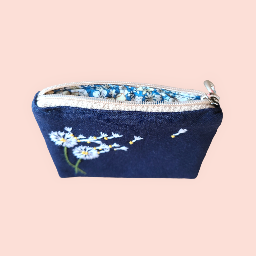 Portamonete con fiori di tarassaco ricamato a mano