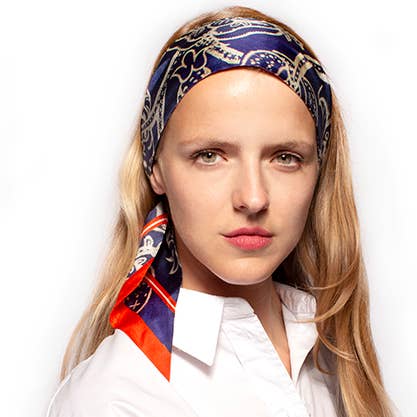 Ricamo in twilly blu