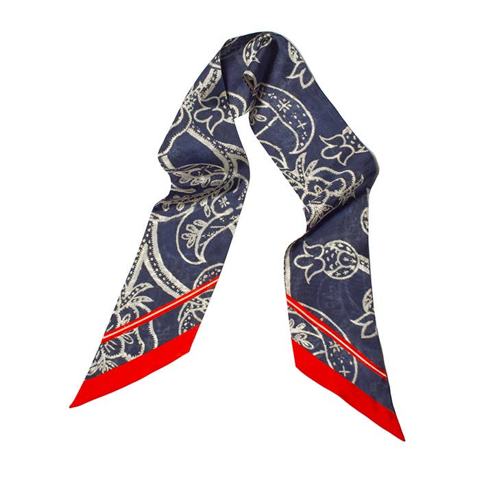 Ricamo in twilly blu