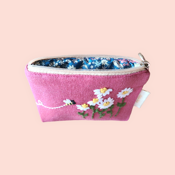Portamonete con fiori e api ricamato a mano
