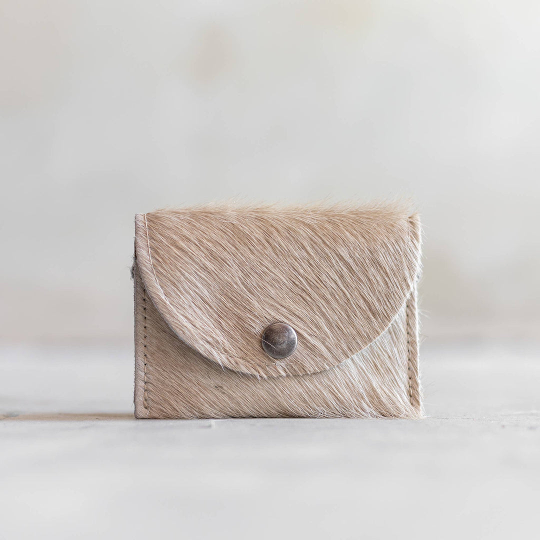 Portafoglio in pelle di mucca con bottone a pressione