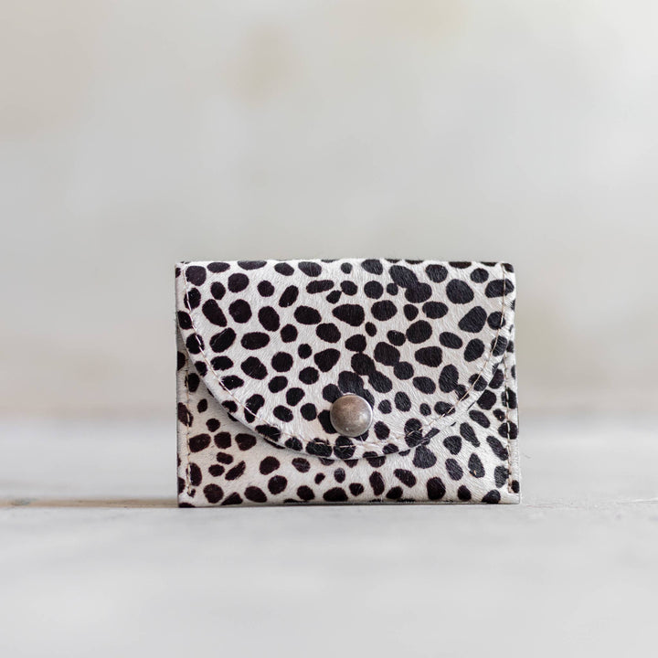 Portafoglio in pelle di mucca con bottone a pressione