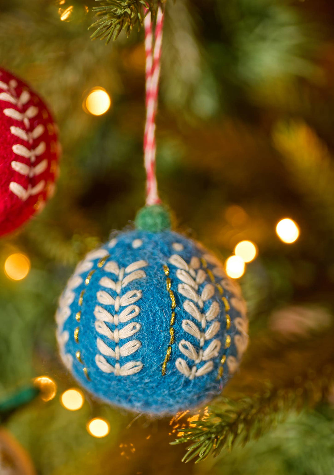 Palline di Natale in feltro ricamato