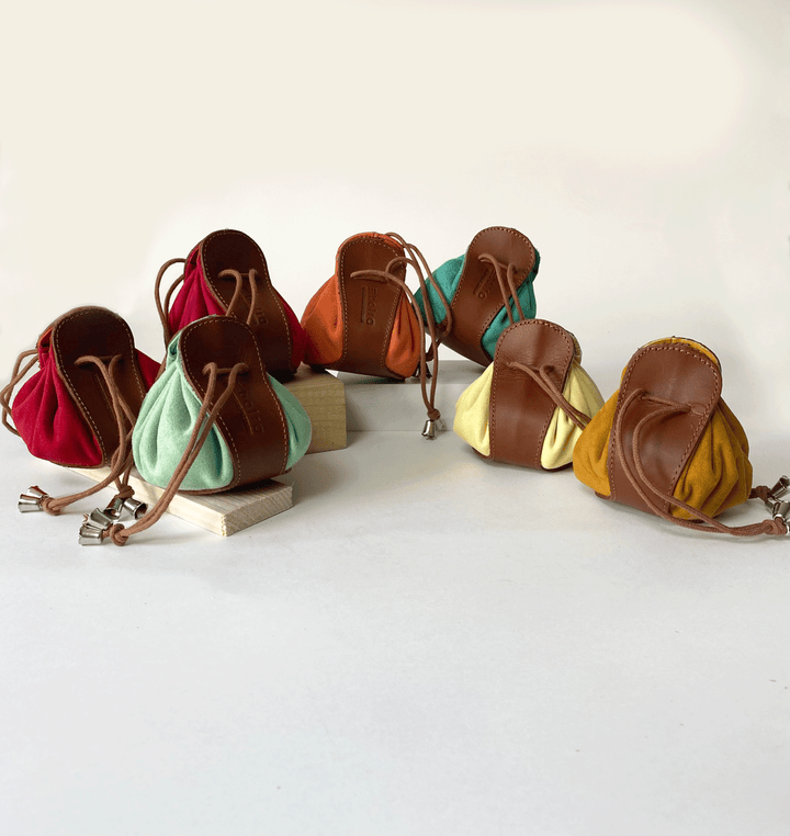 Portamonete in pelle con chiusura a coulisse