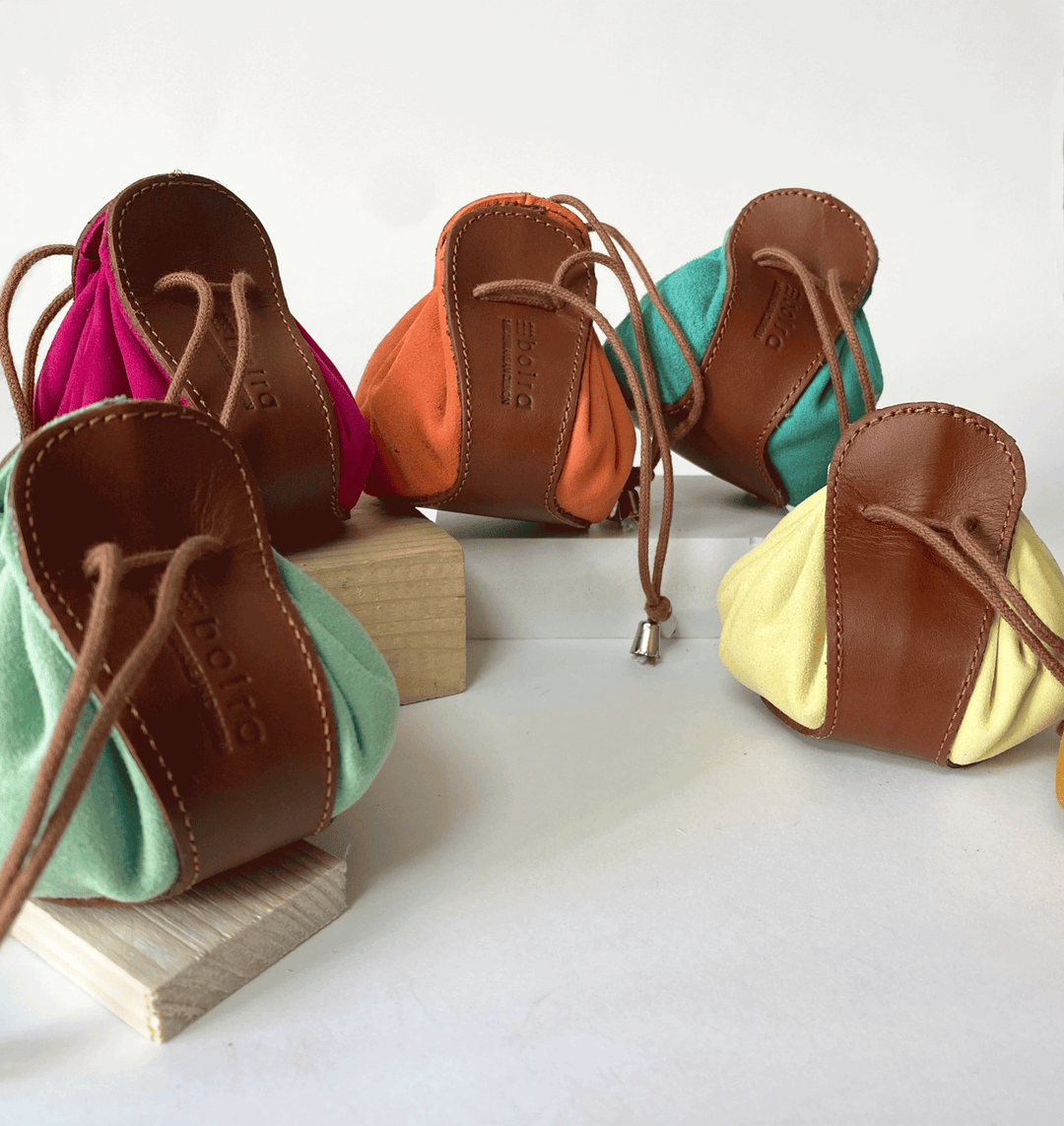 Portamonete in pelle con chiusura a coulisse